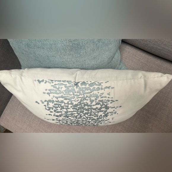 Joie De Vivre Embroidered Accent Lumbar Pillow Knife Edge
#0916241 - Picture 4 of 6